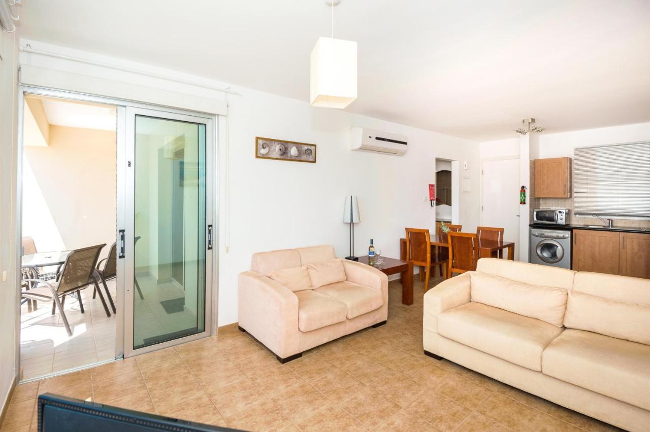 Seabreeze Apartment 200M Away From The Sea باراليمني المظهر الخارجي الصورة