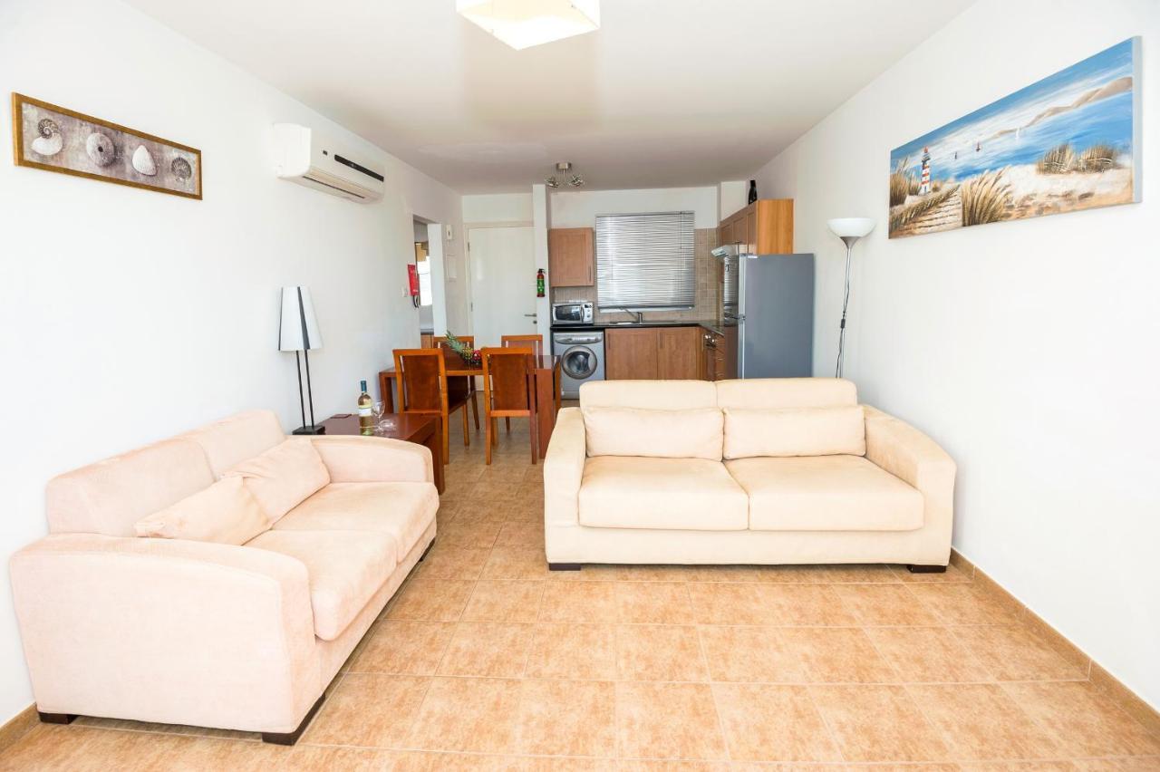 Seabreeze Apartment 200M Away From The Sea باراليمني المظهر الخارجي الصورة