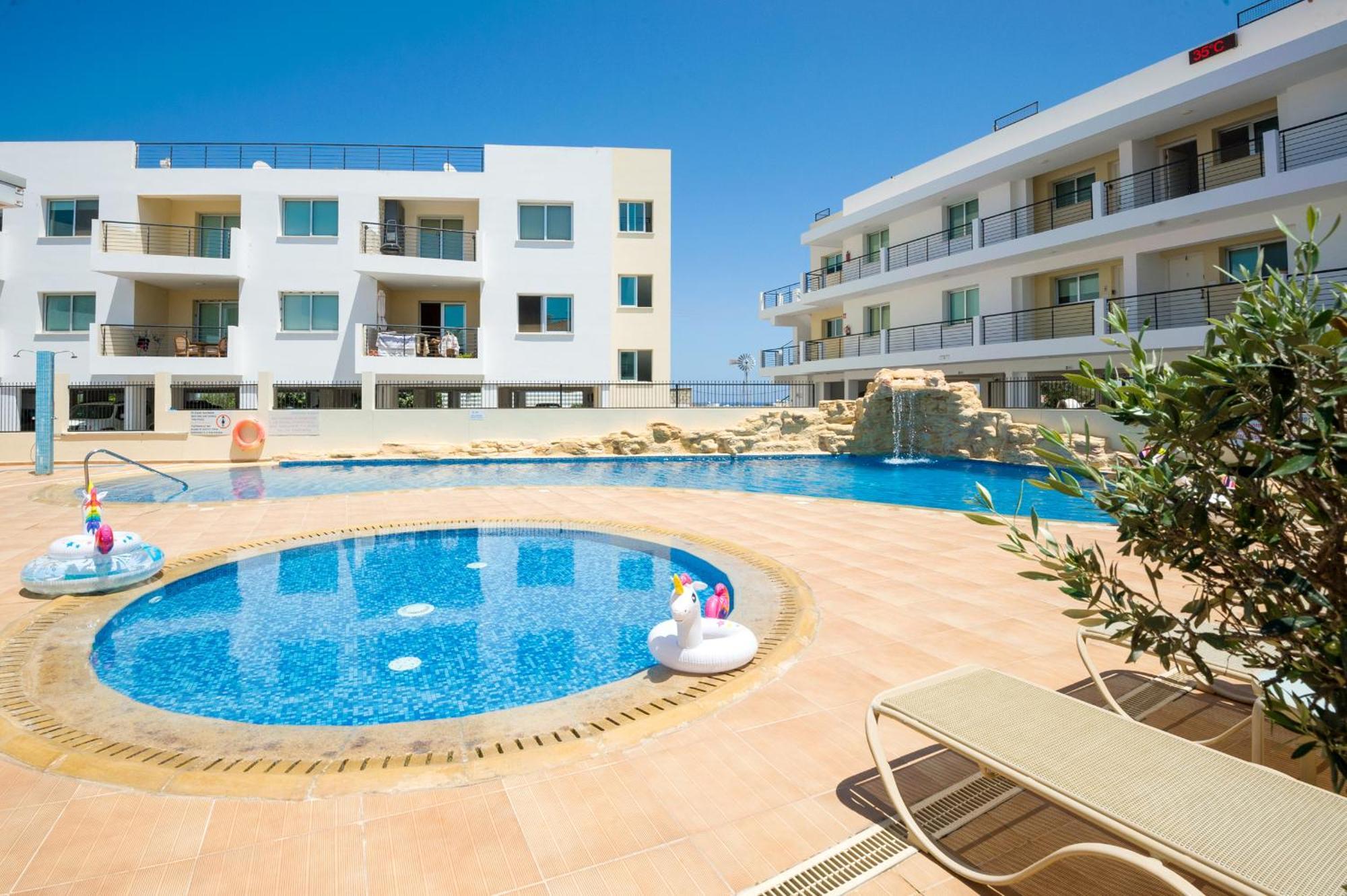 Seabreeze Apartment 200M Away From The Sea باراليمني المظهر الخارجي الصورة