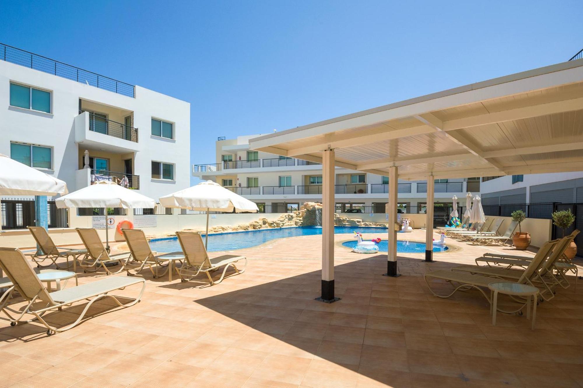 Seabreeze Apartment 200M Away From The Sea باراليمني المظهر الخارجي الصورة