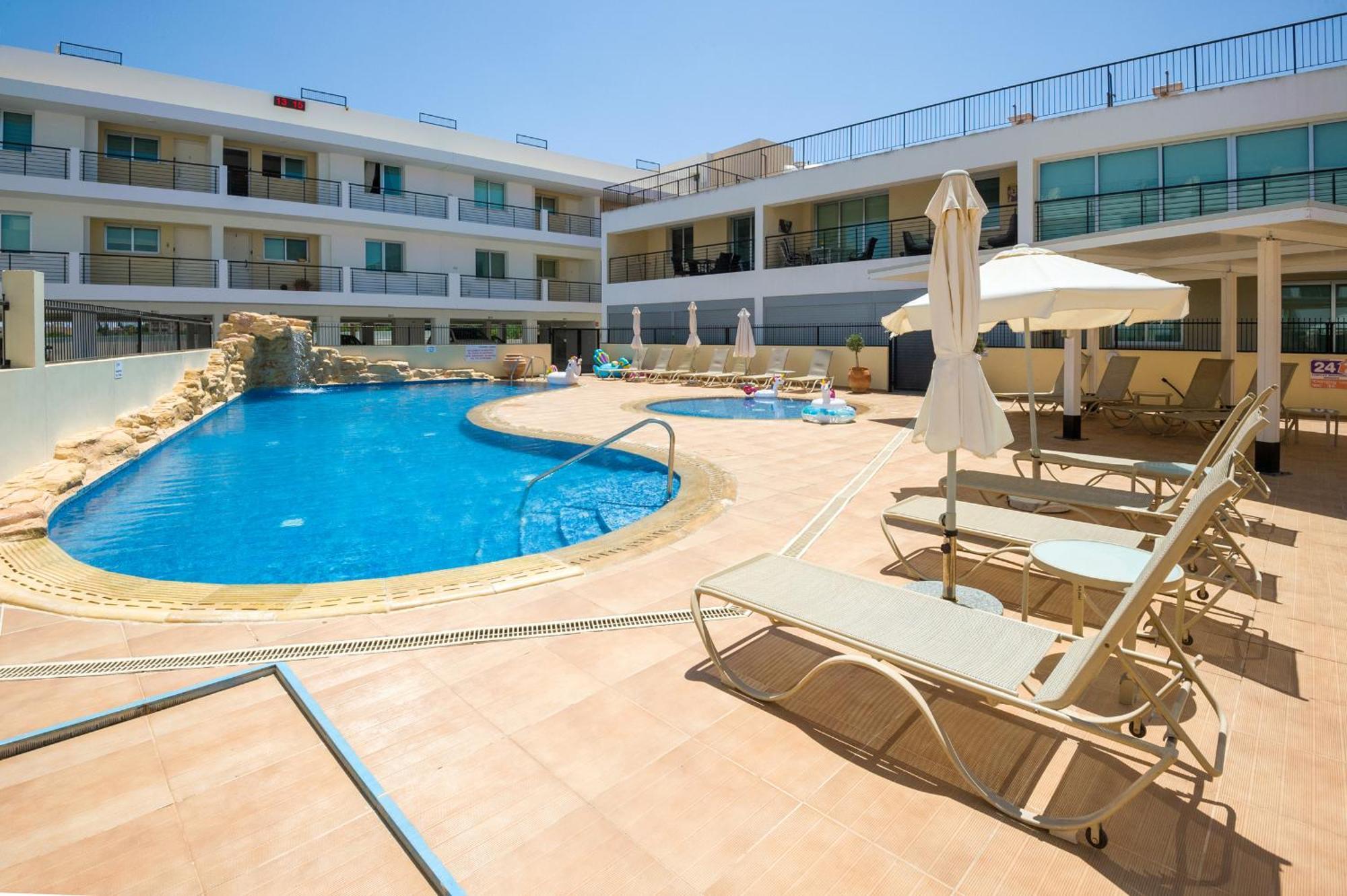 Seabreeze Apartment 200M Away From The Sea باراليمني المظهر الخارجي الصورة